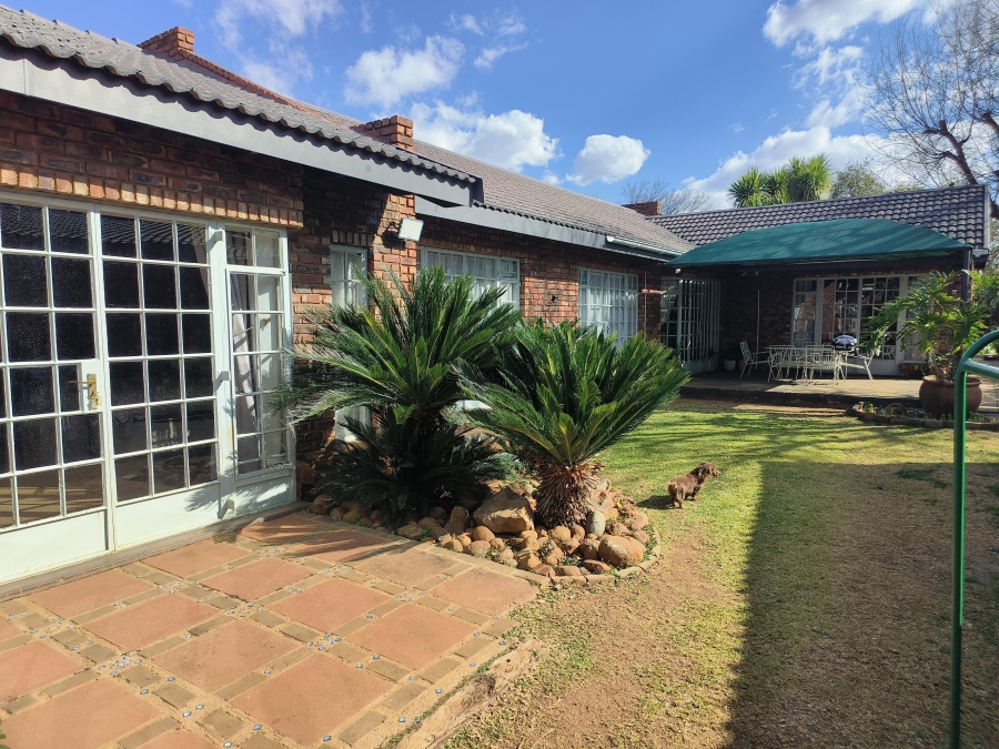 3 Bedroom Property for Sale in Kannoniers Park North West